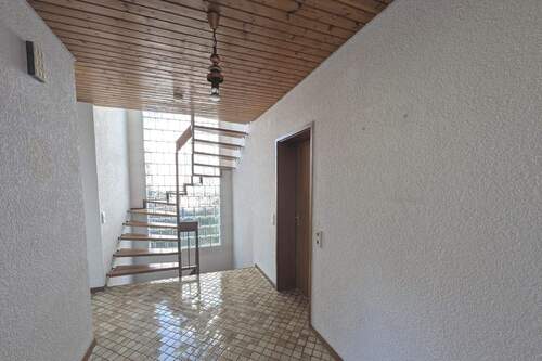 Diele und Treppe - 