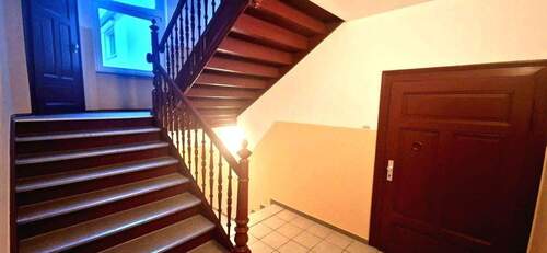 Treppenhaus - 5 Zimmer Etagenwohnung in Borsdorf