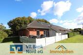 Bild 1 - Neuwertige Reihenhausendscheibe mit Carport in KfW 40+ Standard