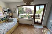 OG Zimmer mit Zugang zur Loggia - 