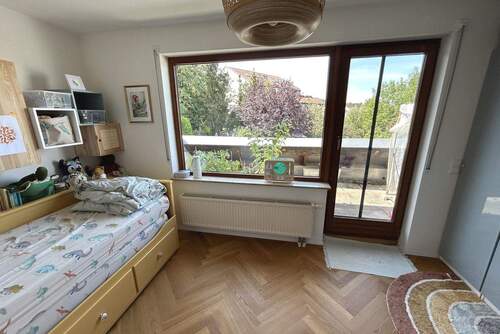 OG Zimmer mit Zugang zur Loggia - 