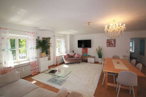 Wohnzimmer - Etagenwohnung mit 130,00 m&sup2; in Kolbermoor zum Kaufen