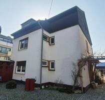 Hoch hinaus in NR-Heimbach-Weis - auf ca. 54 m² mit 2 ZKB, Dachgeschoss-Wohnglück - Neuwied