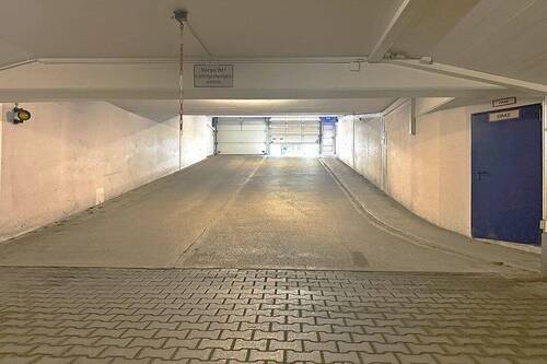 Ein-/Ausfahrt - Einfamilienhaus in Putzbrunn