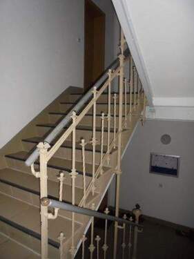 Treppenhaus - 3 Zimmer Etagenwohnung zur Miete in Chemnitz