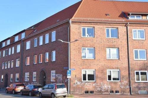 Hausansicht straßenseitig - 3 Zimmer Etagenwohnung zur Miete in Schwerin