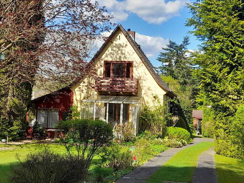 Südansicht Haus mit Fahrweg - 