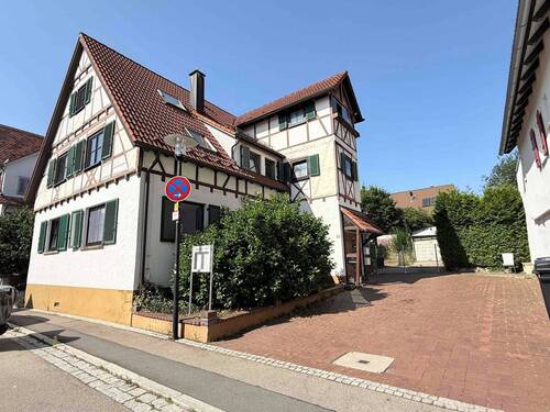 Außenansicht 1 - Großzügiges Zwei- bis Dreifamilienhaus - Top vermietet!