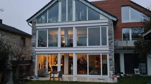 Rückansicht - Nur 2.386 € pro m² Wfl., großzügiges 265 m² Anwesen in dem historischen und idyllischen Teil von Breinig, nur 10 Min. zur Eifel bzw. nach Aachen*....