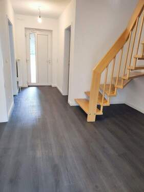 Flur EG - Reihenmittelhaus mit 130,00 m&sup2; in Albersdorf zur Miete