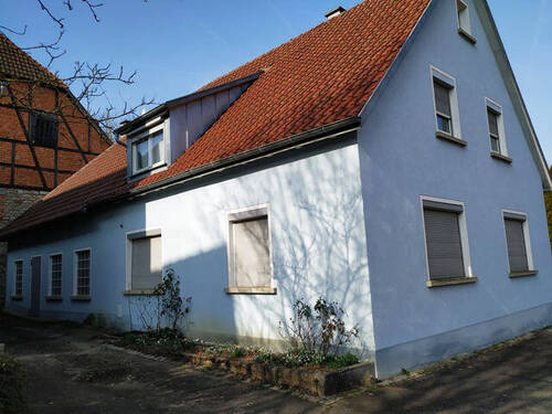 sonnige Seitenansicht - 6 Zimmer Einfamilienhaus zum Kaufen in Niederstetten