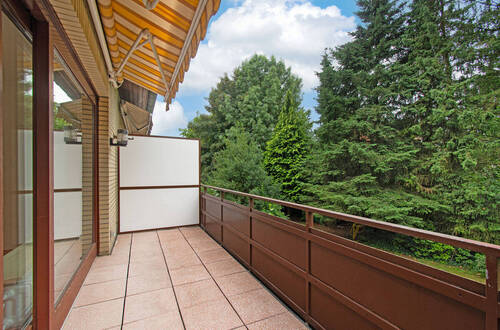 Großzügiger Balkon mit Markise - 