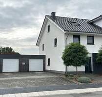 Reihenendhaus Bj. 2018 2 Garagen und großer Garten zentral gelegen zu verkaufen - Bad Bentheim
