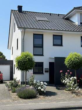 Haus von vorne - 6 Zimmer Reihenendhaus zum Kaufen in Bad Bentheim