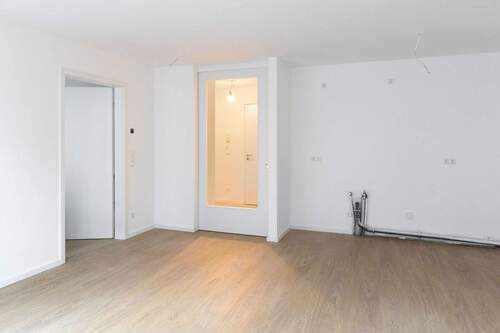 Wohnzimmer mit Küchenanschlüssen - 