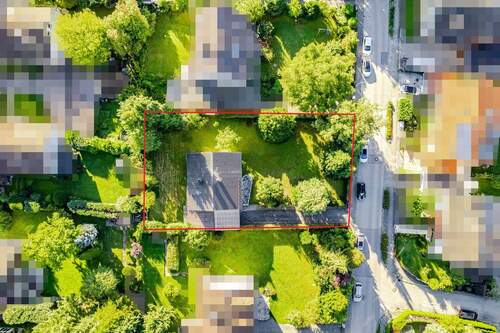 Drohnenaufnahme - Großes Grundstück mit ca. 1.121 m² und Altbestand