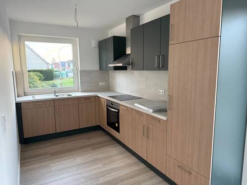 offene moderne Einbauküche - 