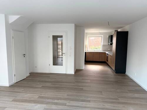 Wohn-/ Essbereich mit Terrasse - 