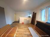 Wohnraum - Blick zur Küche - Modernisierte 2-Zimmer-Erdgeschosswohnung in Duisburg-Alt-Hamborn frei ab Juni 2026