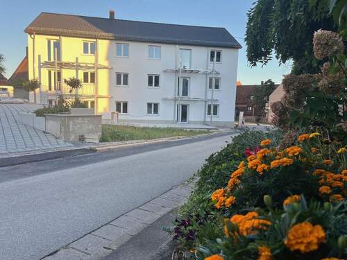 Bild 1 - Mehr Familienhaus mit 6 Wohnungen in Büchenbach