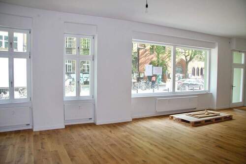 Gr. offener Raum - Helle, sehr gepflegte Gewerbeinheit, noch vermietet, im EG in der Senefelderstr., Prenzlauer Berg