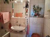 innenliegendes Bad mit Wanne - Etagenwohnung mit 62,40 m&sup2; in Zeitz zur Miete