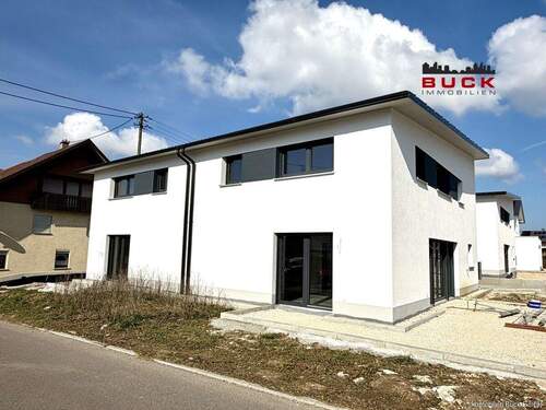 Hausansicht - 5 Zimmer Doppelhaushälfte in Böhmenkirch