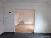 Blick von der Küche zum Wohnzimmer - 