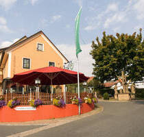 Gut gelegene Gaststätte mit Fremdenzimmern und Wohnung - Lauda-Königshofen