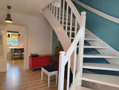 Flur mit Treppe - 