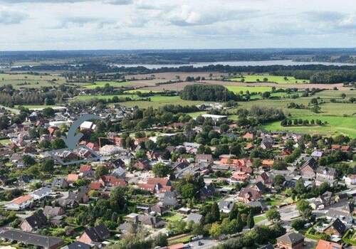 Drohnenbild Bäckergang 3 mit Markierung - 2 Zimmer Etagenwohnung in Rieseby