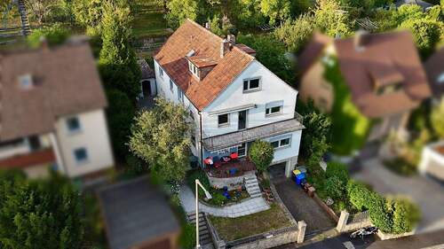 Hausansicht - 1 Zimmer Mehrfamilienhaus, Wohnhaus in Gerbrunn