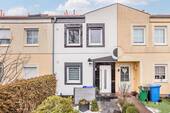 Hausansicht - Reihenmittelhaus in Großziethen mit Wintergarten und Stellplatz