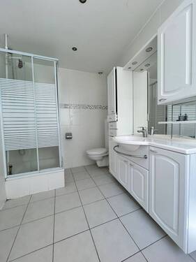 Bad - 4 Zimmer Etagenwohnung in Stolzenau