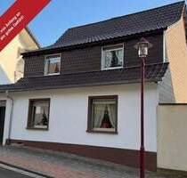 Teilrenoviertes Einfamilienhaus mit Carport und Garten - Göllheim