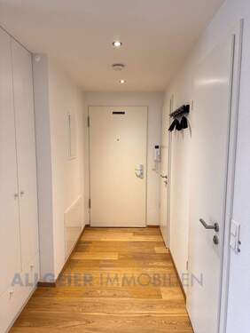 Flur_I - 2 Zimmer Etagenwohnung zur Miete in Freiburg