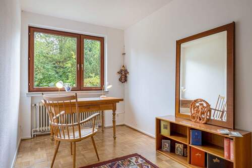 und Lesezimmer mit Echtholzböden - 