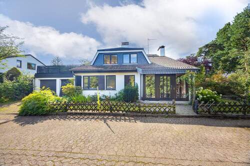 und einer massiven Doppelgarage - Einfamilienhaus mit 196,20 m&sup2; in Buchholz zum Kaufen