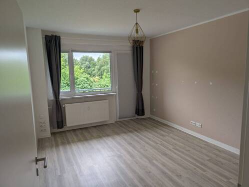 Wohnzimmer - 3 Zimmer Etagenwohnung zum Kaufen in Cölpin