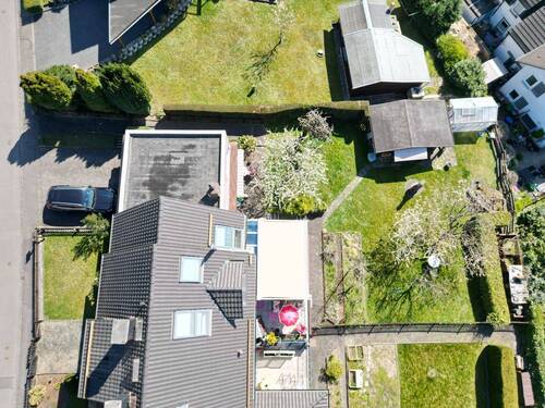 Ansicht vom gesamten Grundstück - 7 Zimmer Einfamilienhaus in Reichshof