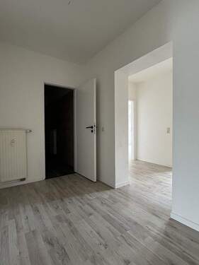 Bild 2 - 3 Zimmer Etagenwohnung zur Miete in Zwickau