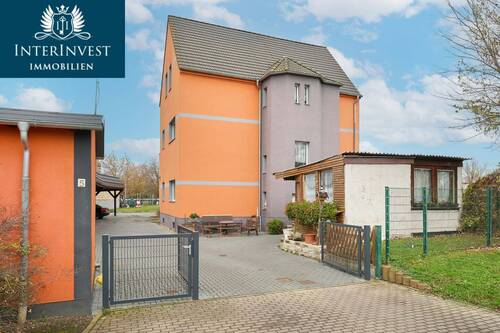Blick auf die Einfahrt - Saniertes Mehrfamilienhaus in Seeland, OT Gatersleben