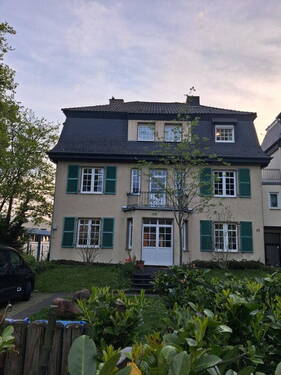 Haus Frontansicht - Schöne u. ruhige 4-Zimmer Altbauwohnung in Bonn-Beuel Mitte