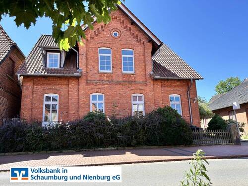 Bild 1 - Stilvolle Altbauimmobilie sucht Käufer, der sie wieder zum Glänzen bringt