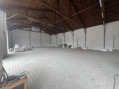 Foto Halle Innen - Halle in Würzburg zur Miete