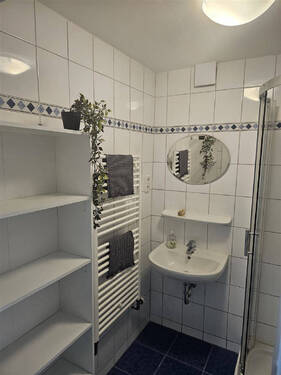 Bad - 1 Zimmer Etagenwohnung zur Miete in Wilhelmshaven-Innenstadt