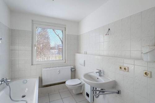 Badezimmer mit Wanne - 