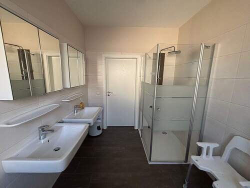 Teilansicht vom Badezimmer - 