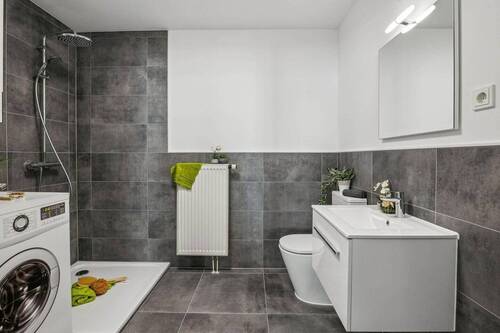 Badezimmer - Bezugsfertige, helle Wohnung mit Tiefgaragen-Platz *** provisionsfrei ***