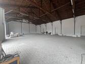 Foto Halle Innen - Halle in Würzburg zur Miete